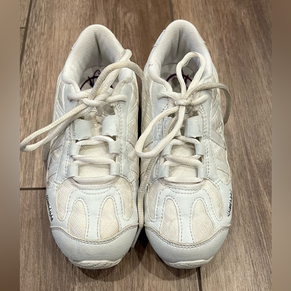 Cheering shoes